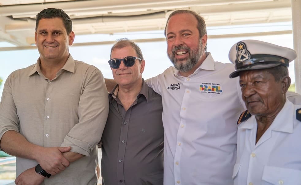 Estaleiro de Santa Catarina restaura último barco a vapor do mundo
